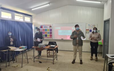 Profesionales del Programa Espacios Amigables realizan taller sobre Métodos Anticonceptivos en Liceo Bicentenario