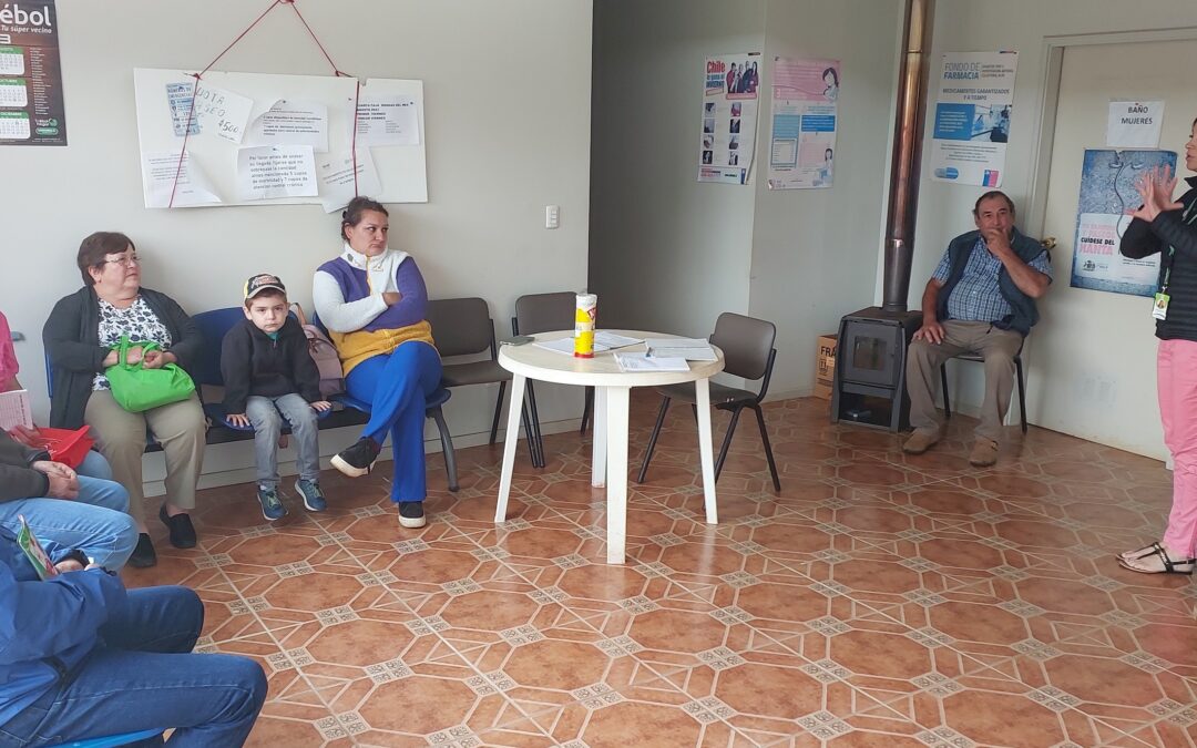 Directora del Departamento de Salud informa en Postas Rurales sobre proceso de inscripción para Farmacia Municipal